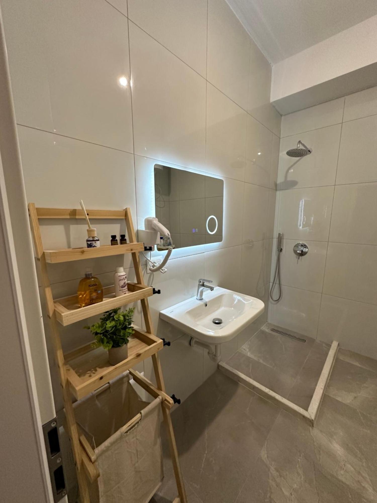 Sunflower Apartment Tiranë Ngoại thất bức ảnh