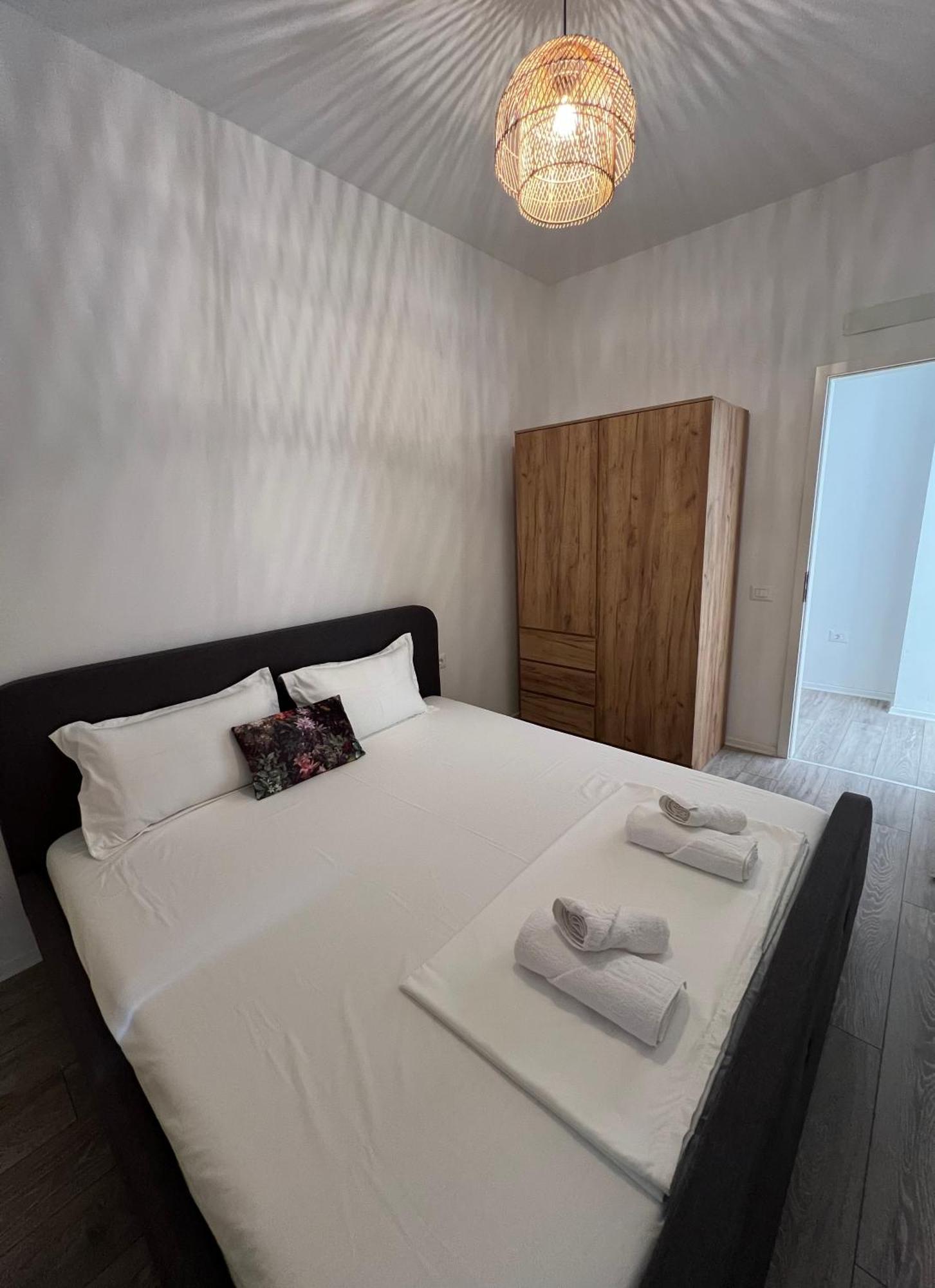 Sunflower Apartment Tiranë Ngoại thất bức ảnh