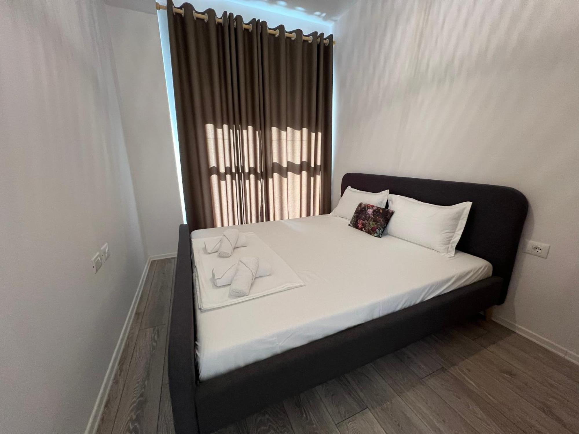 Sunflower Apartment Tiranë Ngoại thất bức ảnh